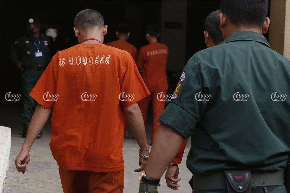 កាលពីថ្ងៃពុធ ក្រុមសិទ្ធិមនុស្សស្នើឲ្យរដ្ឋាភិបាលធ្វើតេស្តអ្នកទោសទាំងអស់ ដែលប្រឈមនឹងហានីភ័យឆ្លងវីរុសកូវីដ-១៩ បន្ទាប់ពីអគ្គនាយកនៃអគ្គនាយកដ្ឋានពន្ធនាគារតេស្តវិជ្ជមានវីរុសនេះ។ បញ្ញា ឆព័ណ្ណ