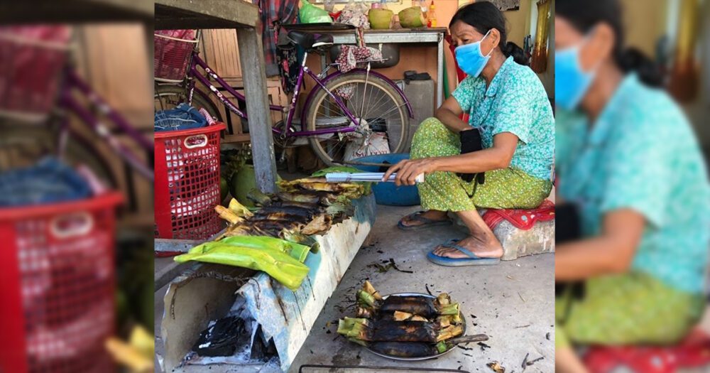 អ្នកស្រី សេង ហ៊ាញ ជាម្តាយរបស់ សេង បូរី កម្មករសេវាកម្មកម្សាន្ត អាំងអន្សមលក់ដើម្បីទ្រទ្រង់ជីវភាពគ្រួសារ បន្ទាប់ពីកូនរបស់អ្នកស្រីត្រូវបានឃុំក្នុងពន្ធនាគារ។រូបភាពផ្តលដោយ CFSWF