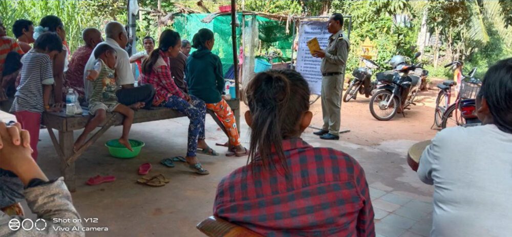 អាជ្ញាធរចុះបណ្តុះបណ្តាលពលរដ្ឋឲ្យយល់ដឹងអំពីអំពើហិង្សាក្នុងគ្រួសារ។ រូបភាព៖ ខាន់ សុម៉ាលី