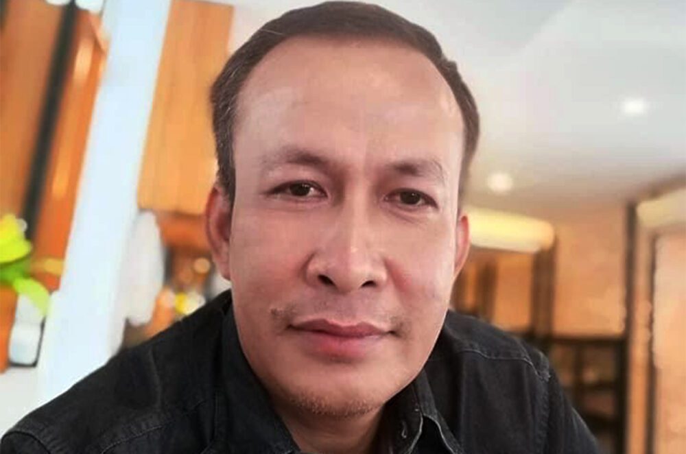 លោក សៀម ភ្លុក ស្ថាបនិកគណបក្សបេះដូងជាតិ ដែលត្រូវបាន សាលាដំបូងរាជធានីភ្នំពេញសម្រេចឃុំខ្លួនកាលពីថ្ងៃទី២៧ ខែមេសា ឆ្នាំ២០២២។ រូបថតយកពីហ្វេសប៊ុក