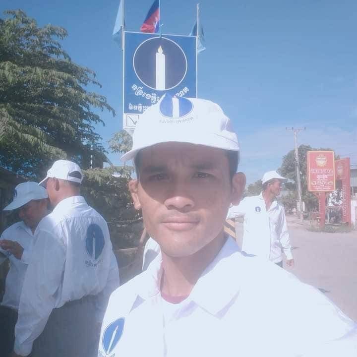 សកម្មជនគណបក្សភ្លើងទៀន ថុល សំណាង ដែលបានភៀសខ្លួនទៅប្រទេសថៃ ដើម្បីគេចពីការធ្វើទុក្ខបុកម្នេញផ្នែកនយោបាយ ហើយត្រូវបានអាជ្ញាធរថៃចាប់ខ្លួន កាលពីថ្ងៃ ទី៧ ខែកក្កដា។ (រូបភាពផ្តល់ឱ្យ)