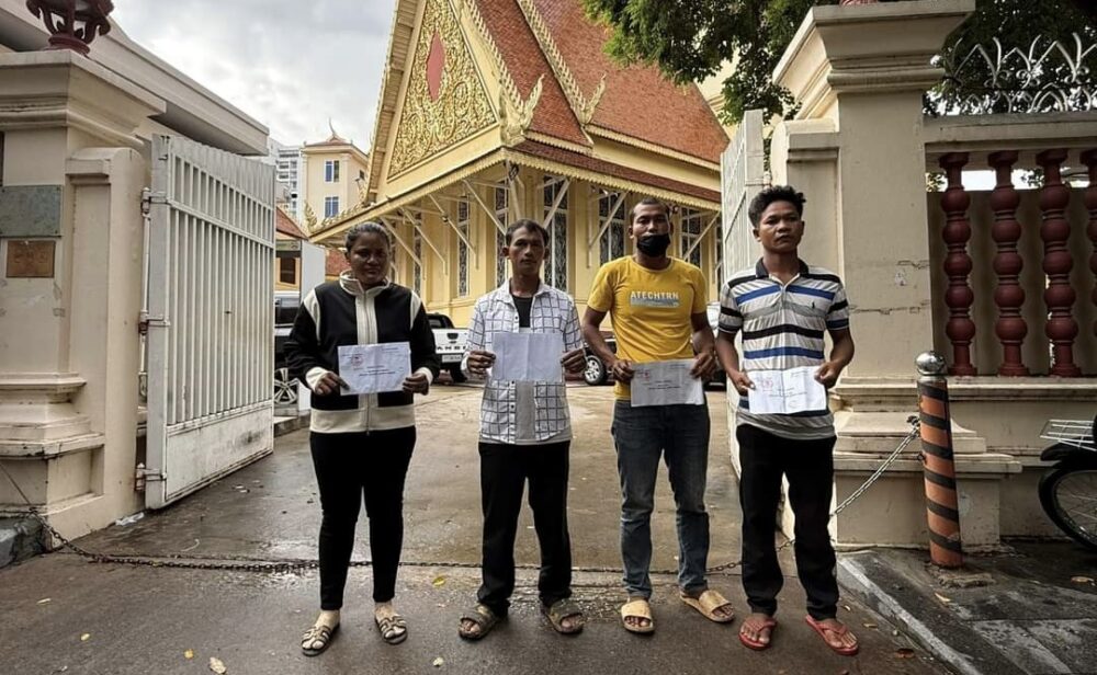 ពលរដ្ឋទាំង៤នាក់ ពេលមកតុលាការកំពូល កាលពីថ្ងៃទី៧ ខែតុលា ឆ្នាំ២០២៤។(រូបគេផ្តល់ឱ្យ)