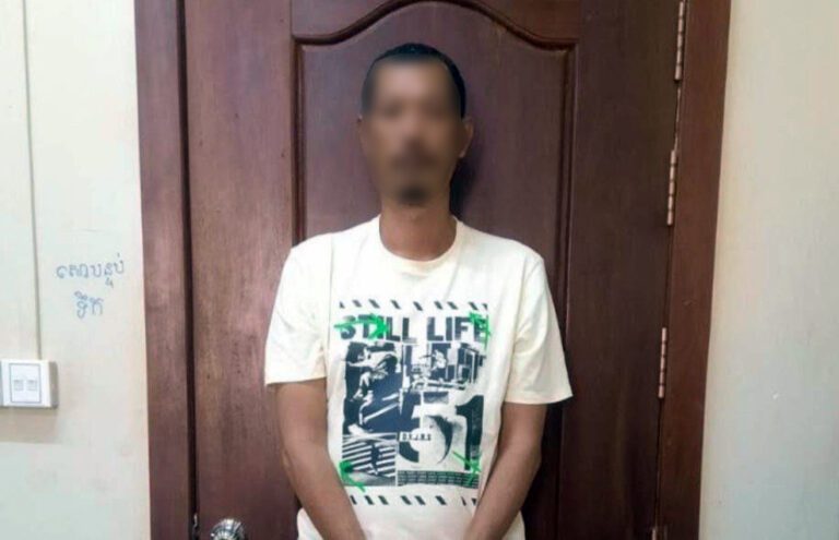 ជនសង្ស័យជាខ្មាន់កាំភ្លើងក្នុងអំពើឃាតកម្មលើលោក លិម គិមយ៉ា គឺឈ្មោះ Ekkalak Pheanoim ត្រូវបានចាប់ខ្លួននៅខេត្តបាត់ដំបង ប្រទេសកម្ពុជា កាលពីថ្ងៃទី៨ ខែមករា ឆ្នាំ២០២៥។ (រូបថតបង្ហោះលើបណ្តាញព័ត៌មាន Fresh News)