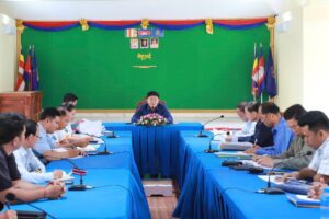 តំណាងប្រជាពលរដ្ឋនៅតំបន់កោះមាស ចូលរួមក្នុងកិច្ចប្រជុំជាមួយអាជ្ញាធរស្រុកកៀនស្វាយ នៅថ្ងៃទី២៥ ខែមីនា ឆ្នាំ២០២៥។ (រូបភាព៖ ហ្វេសប៊ុកសាលាស្រុកកៀនស្វាយ)