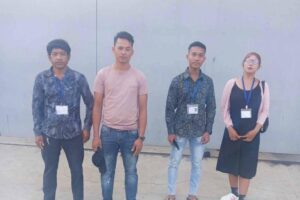 រូបថតមួយសន្លឹកបង្ហោះលើបណ្ដាញសង្គមហ្វេសប៊ុករបស់សហព័ន្ធសហជីពសេរីឯករាជ្យ(FUFI) កាលពីថ្ងៃទី២១ ខែមេសា ឆ្នាំ២០២៥ ដែលបង្ហាញពីសហជីព៤នាក់ឈរនៅមុខរោងចក្ររបស់ខ្លួន។