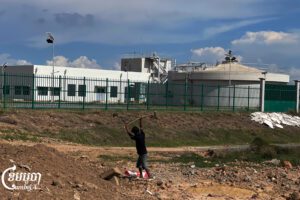 អាងប្រព្រឹត្តិកម្មទឹកកខ្វក់ជើងឯក ស្ថិតក្នុងរាជធានីភ្នំពេញ ជាទីតាំងមួយក្នុងចំណោមទីតាំងប្រព្រឹត្តិកម្មចំនួន១៤ នៅទូទាំងប្រទេស។ រូបថតនៅថ្ងៃទី៦ ខែឧសភា ឆ្នាំ២០២៥។ (ខេមបូចា/ ព្រីង សំរាំង)