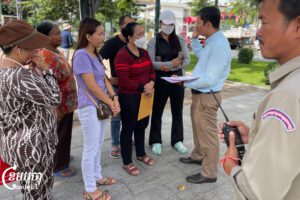 សហគមន៍ផ្លូវរថភ្លើងក្នុងខណ្ឌទួលគោក ស្នើសុំសាលាក្រុងសម្រាប់ការអភិវឌ្ឍនៅនឹងកន្លែង នៅថ្ងៃទី១៩ ខែមិថុនា ឆ្នាំ២០២៥។ (ខេមបូចា/ ព្រីង សំរាំង)