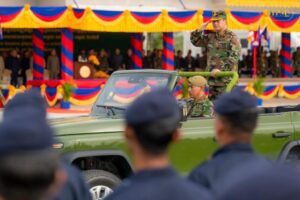 លោកនាយករដ្ឋមន្ត្រី ហ៊ុន ម៉ាណែត ចូលរួមវេទិវា​កងរាជអាវុធហត្ថ កាលពីថ្ងៃទី១៤ ខែកក្កដា នៅ​ខេត្ត​កំពង់ឆ្នាំង ជា​ទី​ដែល​លោក​បាន​ប្រកាស​ពី​គម្រោង​ធ្វើ​វិសោធនកម្ម​ច្បាប់​ស្តីពី​កាតព្វកិច្ចយោធា។ (រូបភាព៖ ហ្វេសប៊ុករបស់លោក ហ៊ុន ម៉ាណែត)