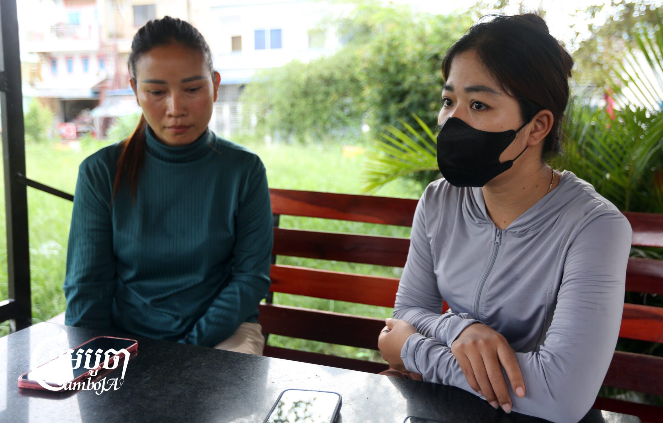 កើត សុខនី និង ទេព ស្រីនឿន ផ្តល់បទសម្ភាសន៍ជាមួយអ្នកសារព័ត៌មានខេមបូចា នាថ្ងៃទី១១ ខែកញ្ញា ឆ្នាំ២០២៥។ (ខេមបូចា/ ព្រីង សំរាំង)