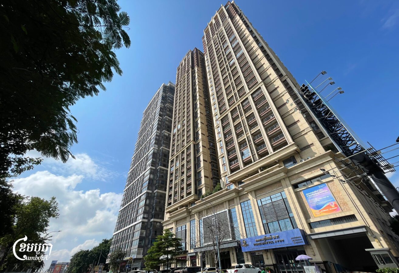 អគារក្រុមហ៊ុនព្រីនស៍ និងធនាគារព្រីនស៍ ស្ថិតនៅតាមបណ្តោយមហាវិថីព្រះនរោត្តម ក្នុងរាជធានីភ្នំពេញ ថ្ងៃទី១៥ ខែតុលា ឆ្នាំ២០២៥។ (ខេមបូចា/ ព្រីង សំរាំង)